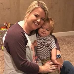 Meet your Posher, Caitlyn